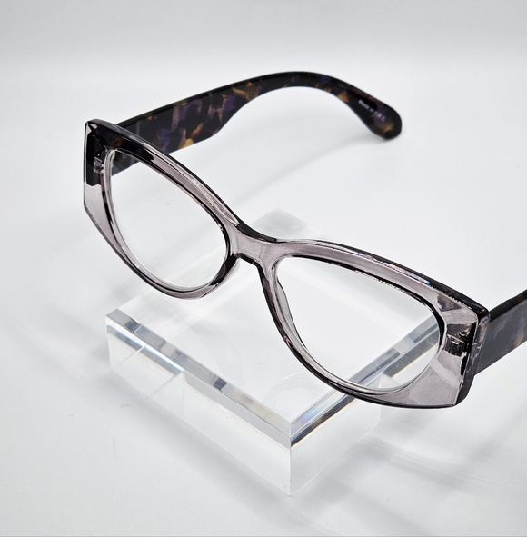 Breezy (Reader) - Picture 3 of 5